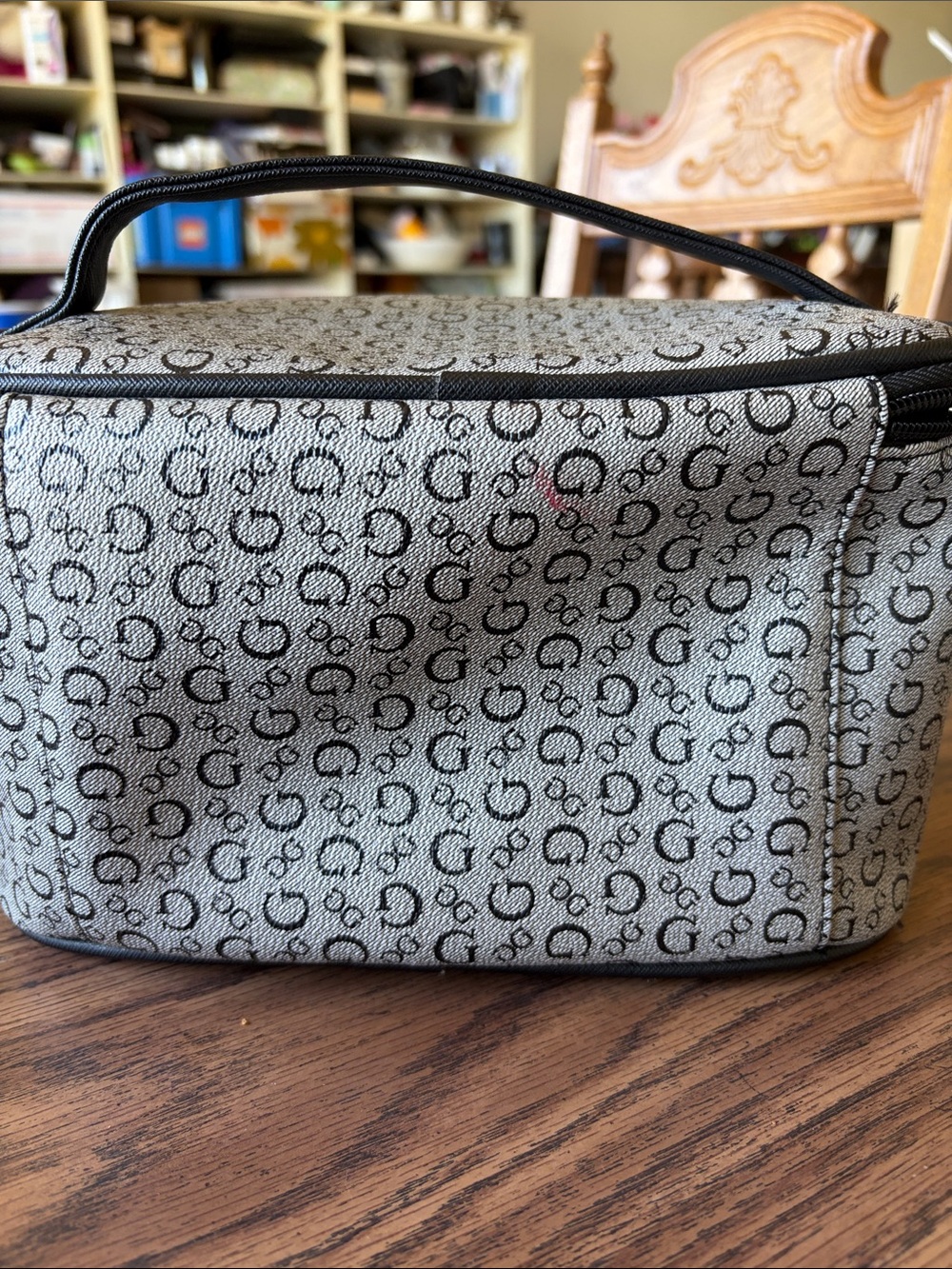 Guess Monogrammed Grey Cosmetics Handbag with Handle, 8x6 - Picture 3 of 7